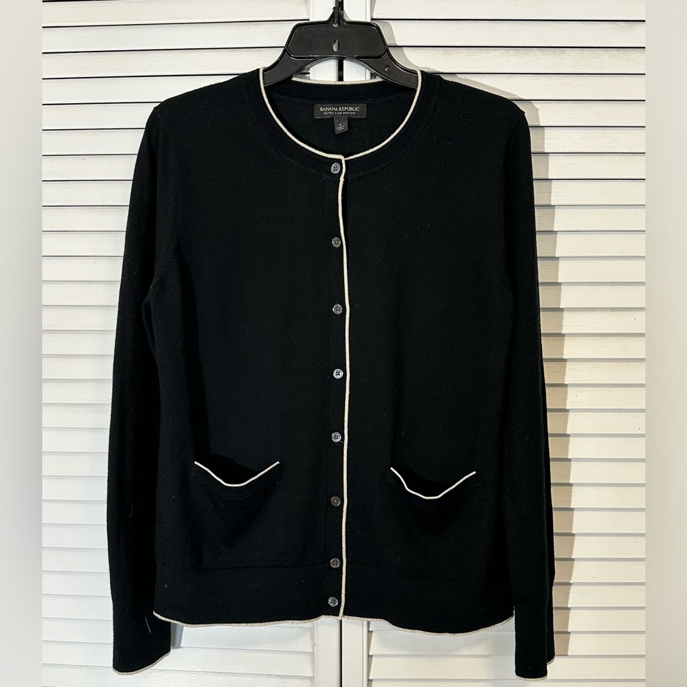Banana Republic women’s large merino wool black cardigan